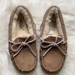NEW UGG Dakota slippers 5